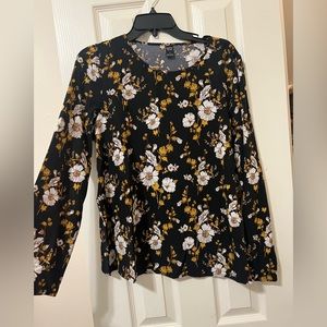 Emery Rose floral blouse. Size:Large, never worn